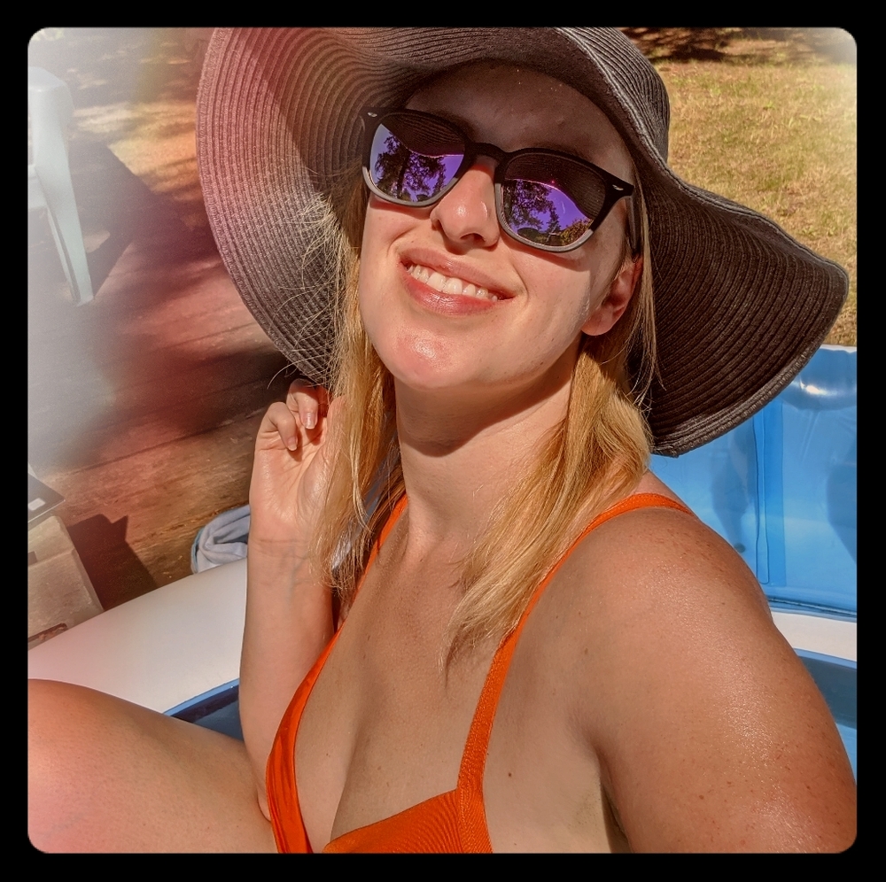 Meet your Posher, Angela